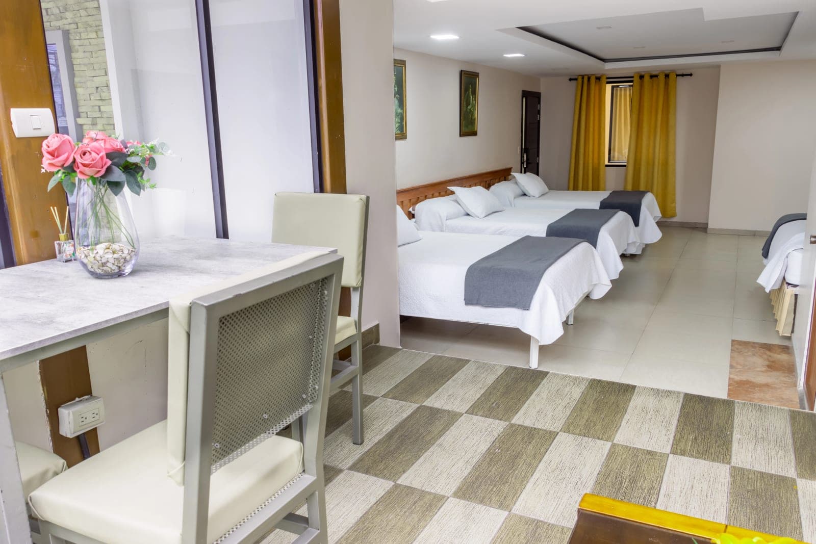 Hotel 4